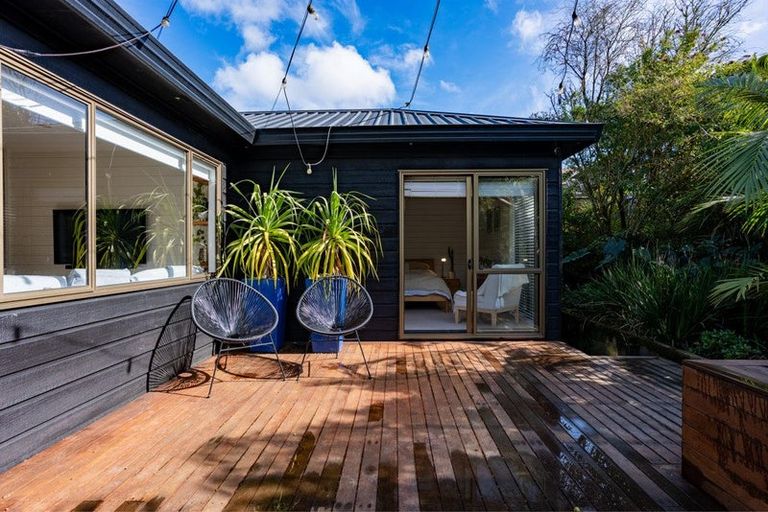 Photo of property in 1/45 Unsworth Drive, Unsworth Heights, Auckland, 0632