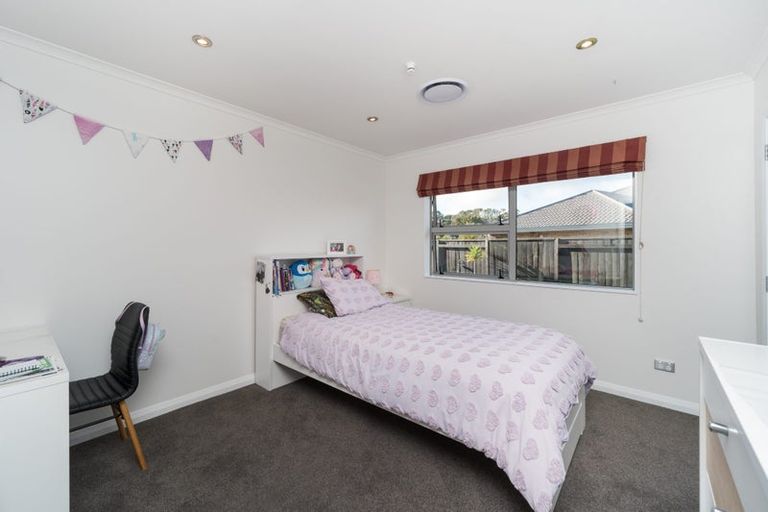 Photo of property in 26 Chestnut Close, Kelvin Grove, Palmerston North, 4414