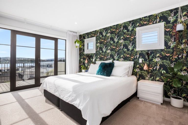 Photo of property in 88 Queen Charlotte Drive, Aotea, Porirua, 5024