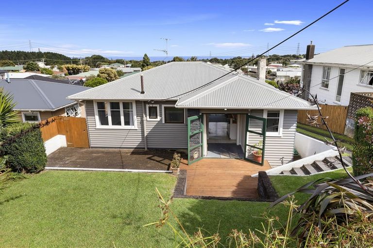 Photo of property in 7 Mount View Place, Spotswood, New Plymouth, 4310