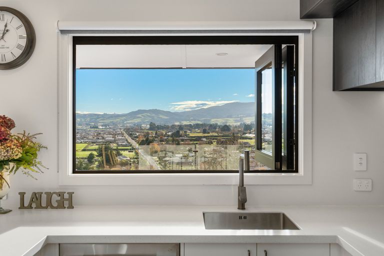 Photo of property in 15 Pomerania Way, Mosgiel, 9024