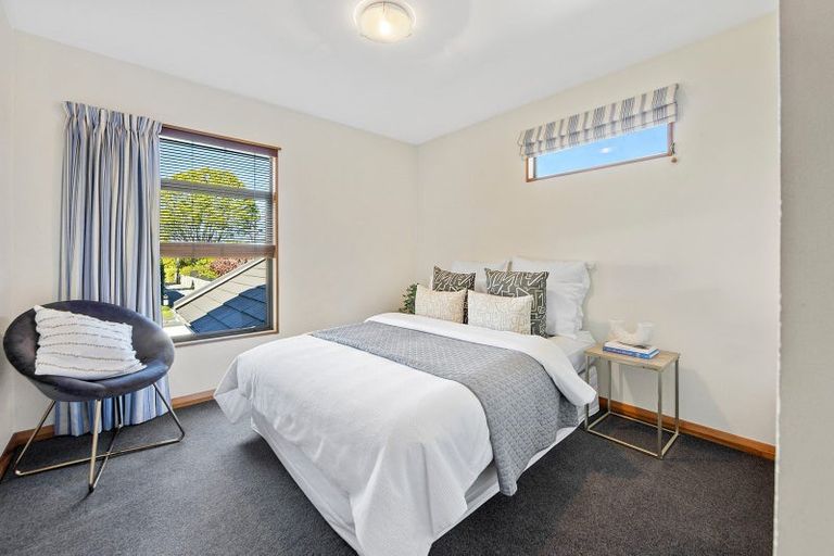 Photo of property in 33 Bryndwr Road, Fendalton, Christchurch, 8052