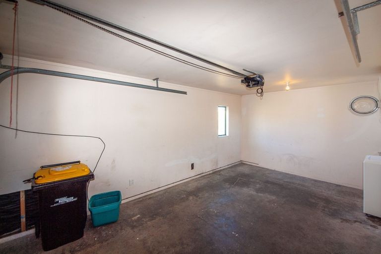 Photo of property in 84a Stewart Drive, Newlands, Wellington, 6037