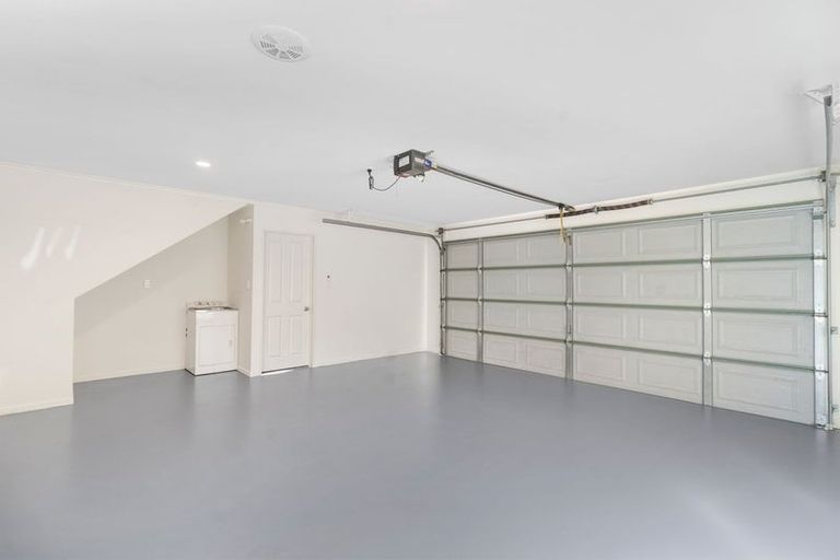 Photo of property in 1 Kittiwake Drive, Schnapper Rock, Auckland, 0632