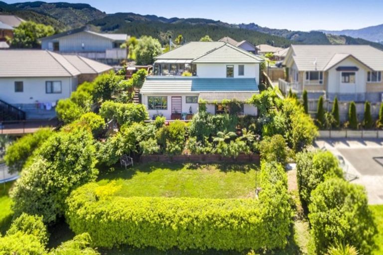 Photo of property in 8 Ronald Scott Grove, Riverstone Terraces, Upper Hutt, 5018
