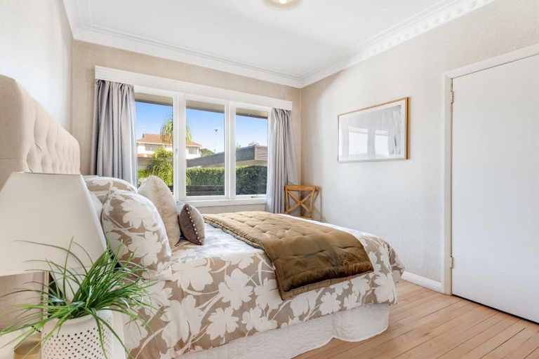 Photo of property in 1/53 Uxbridge Road, Mellons Bay, Auckland, 2014
