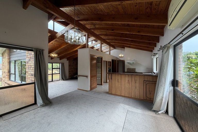 Photo of property in 10 Westpark Drive, West Harbour, Auckland, 0618
