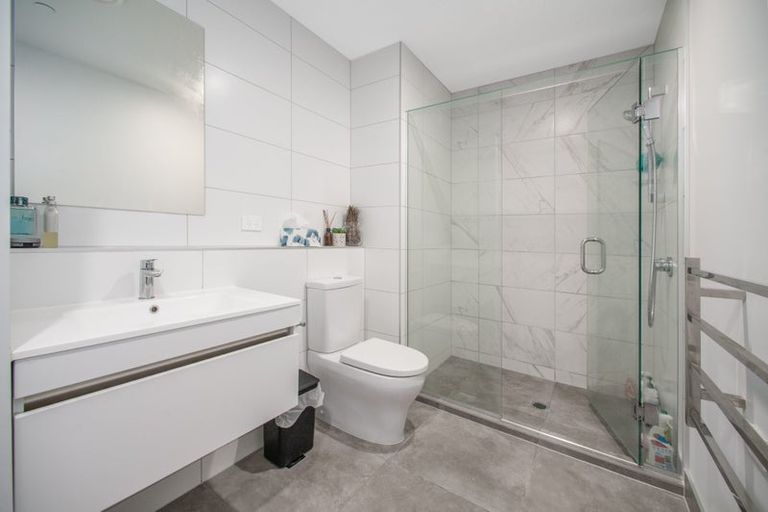 Photo of property in 1/37 Woodlands Crescent, Browns Bay, Auckland, 0630