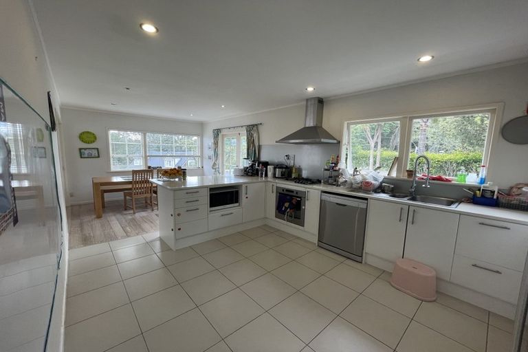 Photo of property in 16 Munstead Place, Hillcrest, Auckland, 0627