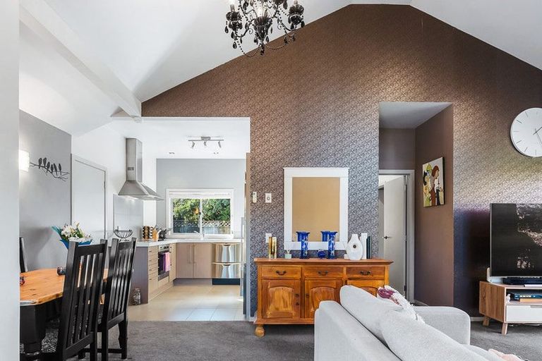 Photo of property in 15 Parata Street, Two Mile Bay, Taupo, 3330