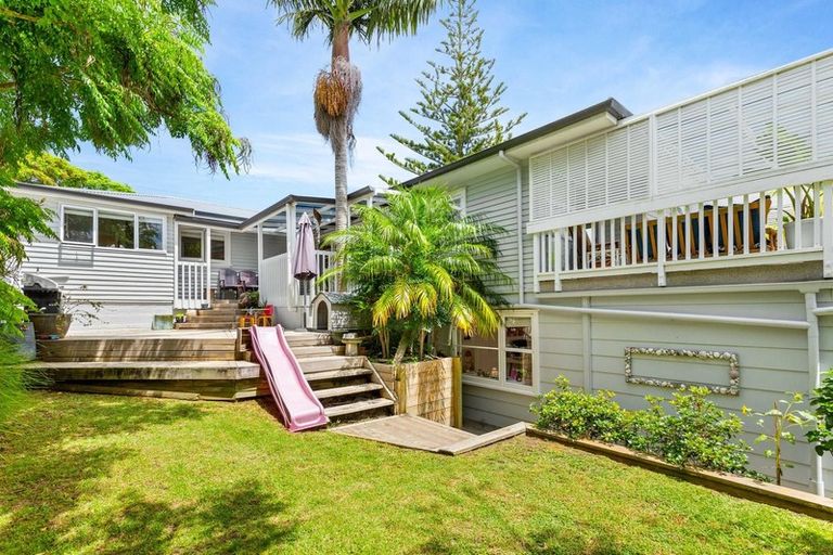 Photo of property in 46 Renata Crescent, Te Atatu Peninsula, Auckland, 0610