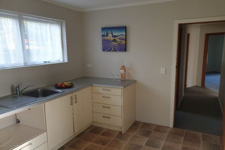 Photo of property in 18 Barron Drive, Green Bay, Auckland, 0604
