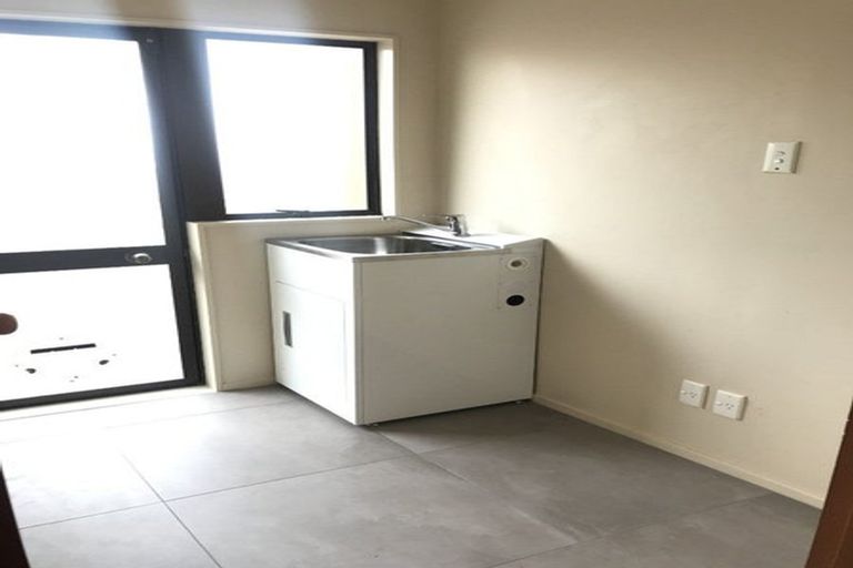 Photo of property in 1 Bass Street, West Harbour, Auckland, 0618