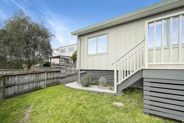 Photo of property in 60 Zefiro Drive, Massey, Auckland, 0614