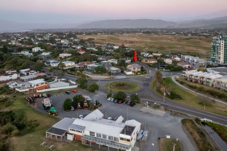 Photo of property in 3 Golf Road, Paraparaumu Beach, Paraparaumu, 5032