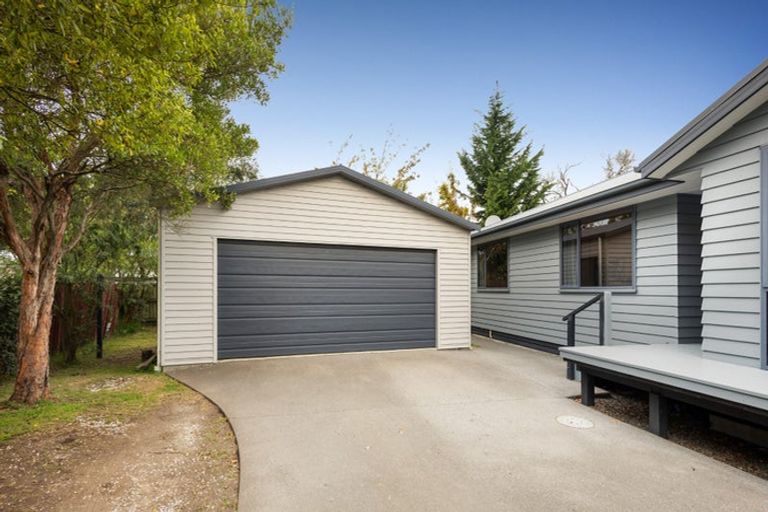 Photo of property in 12 Binstead Place, Avondale, Christchurch, 8061