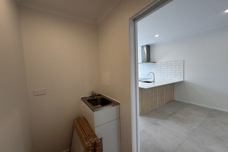 Photo of property in 19 Oyster Drive, Whenuapai, 0618