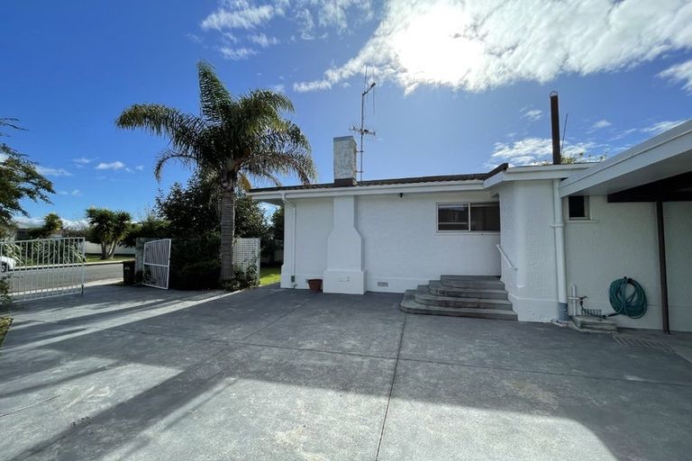 Photo of property in 1 Chester Place, Taradale, Napier, 4112