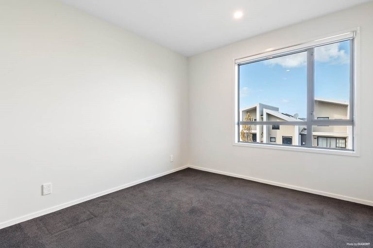 Photo of property in 301/160b Hobsonville Point Road, Hobsonville, Auckland, 0616