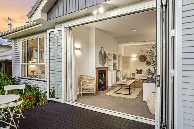 Photo of property in 87 Edward Avenue, Edgeware, Christchurch, 8013