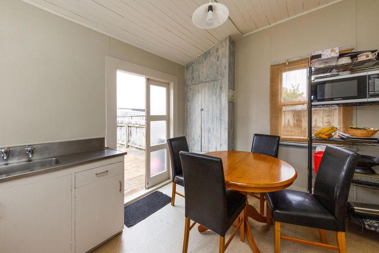 Photo of property in 11 Aspen Way, Kelvin Grove, Palmerston North, 4414