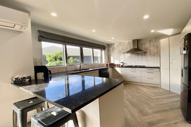 Photo of property in 5 Stoneleigh Green, Parklands, Christchurch, 8083
