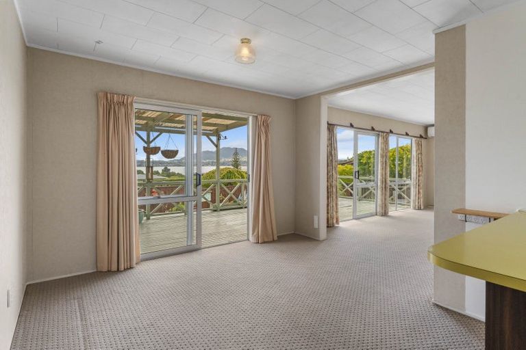 Photo of property in 19 Shera Street, Acacia Bay, Taupo, 3330