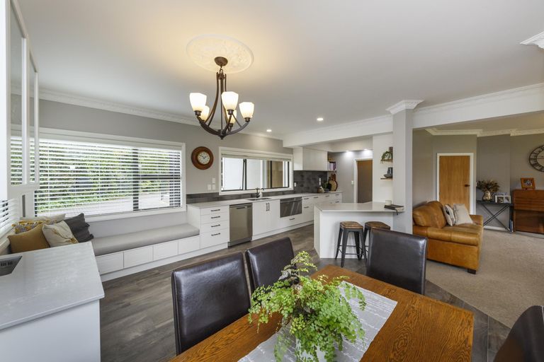 Photo of property in 12 Innes Place, Roslyn, Palmerston North, 4414