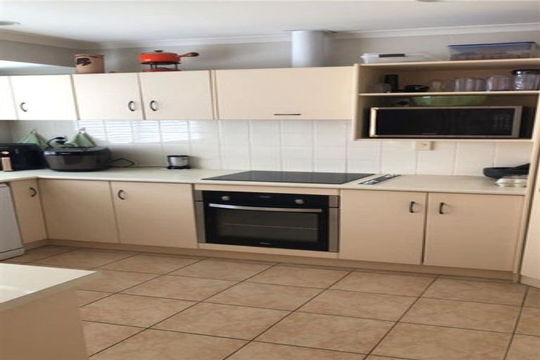 Photo of property in 115 Burswood Drive, Burswood, Auckland, 2013