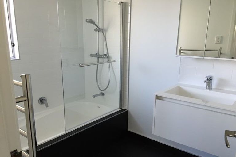 Photo of property in 57 Reynella Drive, Massey, Auckland, 0614