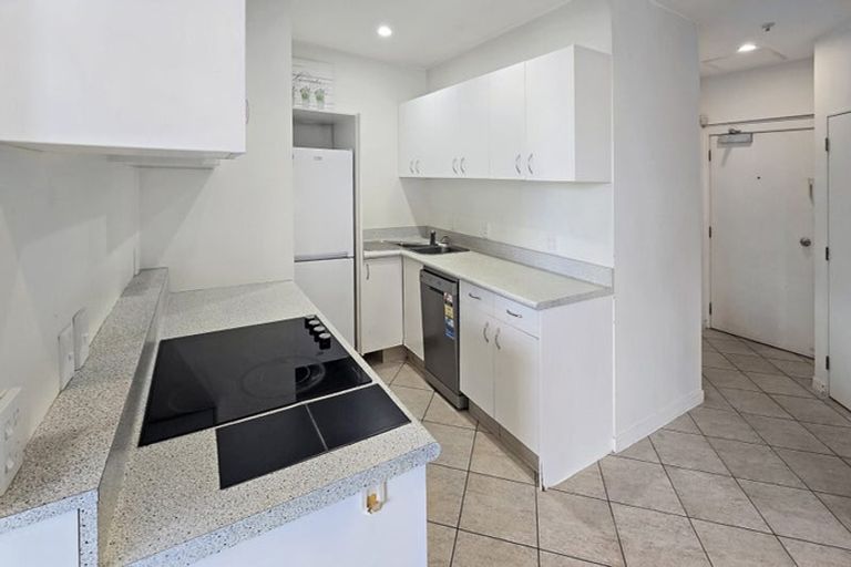 Photo of property in Terrace Tower Apartments, 10a/126 The Terrace, Wellington Central, Wellington, 6011