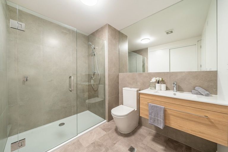 Photo of property in 67u2 Tiketike Way, Brooklyn, Wellington, 6021