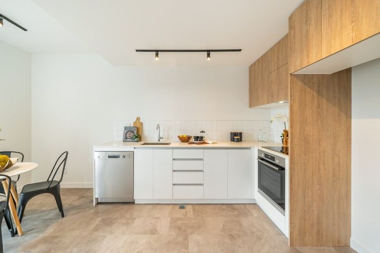 Photo of property in 67u2 Tiketike Way, Brooklyn, Wellington, 6021