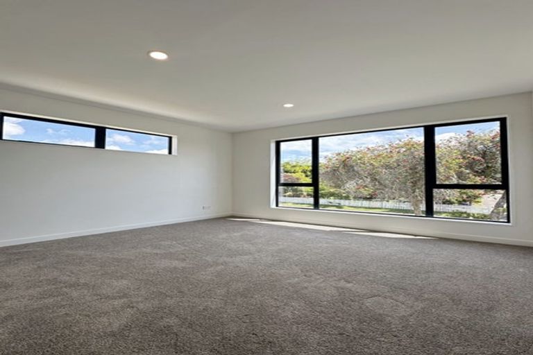 Photo of property in 30 Lisa Rise, Half Moon Bay, Auckland, 2012