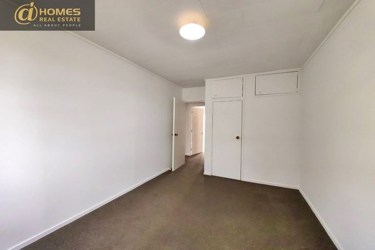 Photo of property in 40 Eyre Street, Henderson, Auckland, 0612