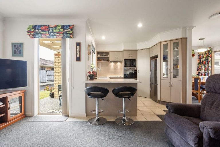 Photo of property in 55 Sovereign Isle Lane, Rototuna, Hamilton, 3210