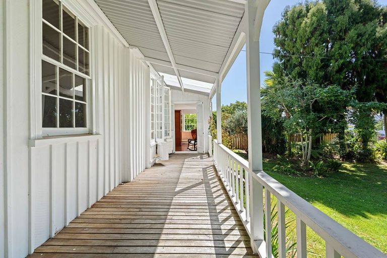 Photo of property in 90 Pendarves Street, New Plymouth, 4310