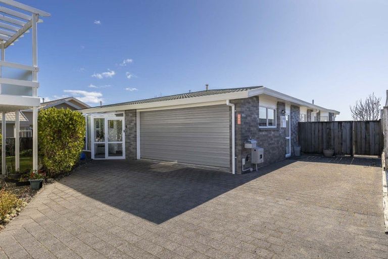 Photo of property in 2/13 Chatswood Grove, Fitzroy, New Plymouth, 4312