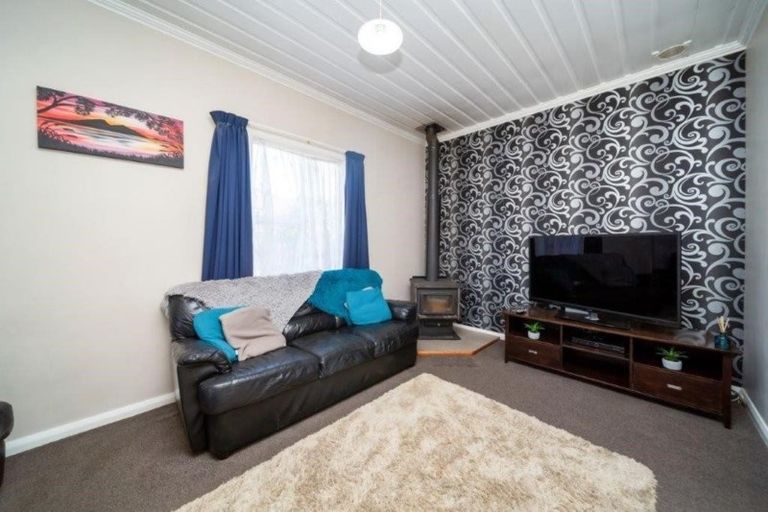 Photo of property in 43 Grey Street, Normanby, Hawera, 4614