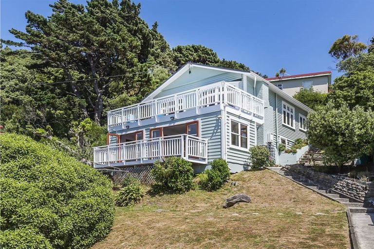 Photo of property in 49 Hungerford Road, Lyall Bay, Wellington, 6022