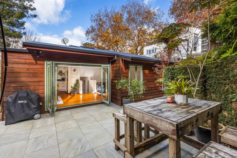 Photo of property in 1/16 Glade Place, Birkenhead, Auckland, 0626