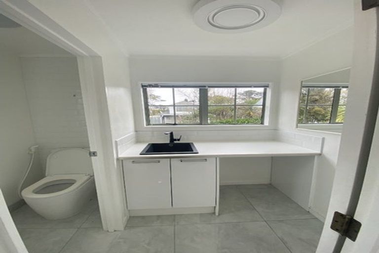 Photo of property in 2/102 Manuka Road, Bayview, Auckland, 0629