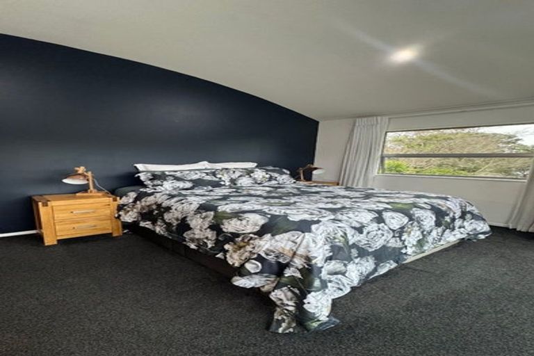 Photo of property in 2/57 Aeroview Drive, Beach Haven, Auckland, 0626