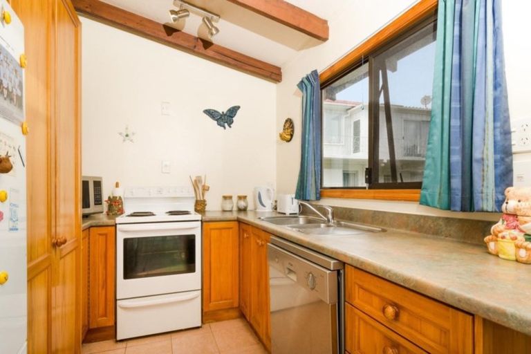 Photo of property in 3/34 Don Buck Road, Massey, Auckland, 0614