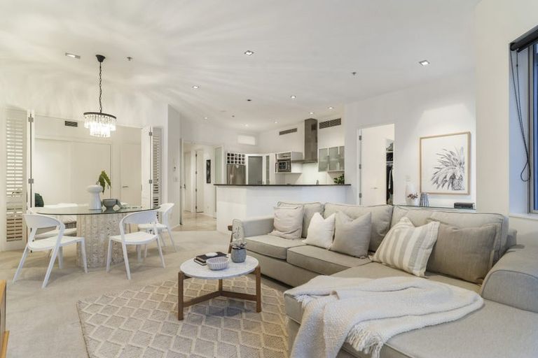 Photo of property in 1/7 The Promenade, Takapuna, Auckland, 0622