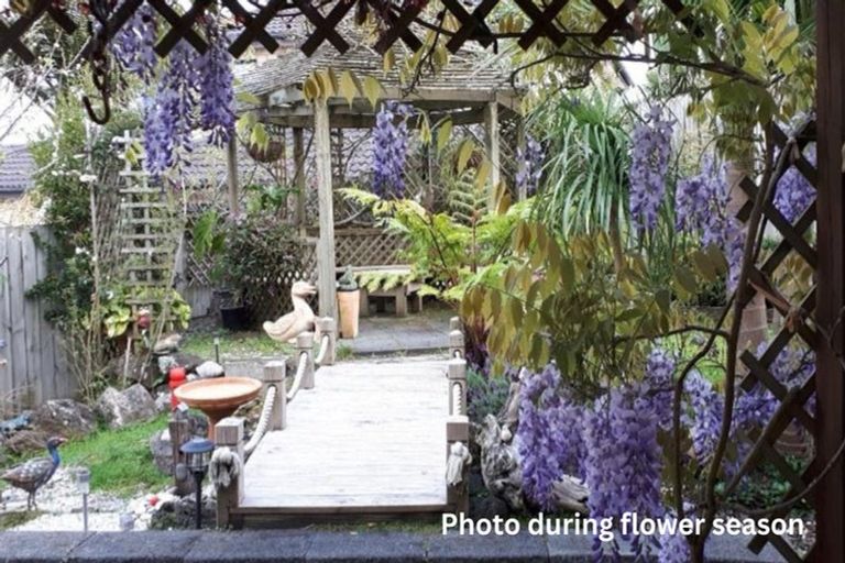 Photo of property in 74 Travis View Drive, Fairview Heights, Auckland, 0632