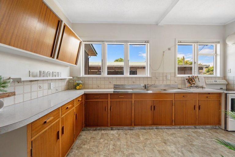 Photo of property in 24 Church Road, Taradale, Napier, 4112