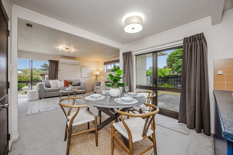 Photo of property in 1 Elrita Place, Conifer Grove, Takanini, 2112