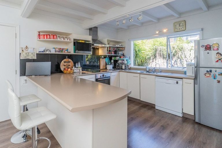 Photo of property in 2/132 Nile Road, Milford, Auckland, 0620