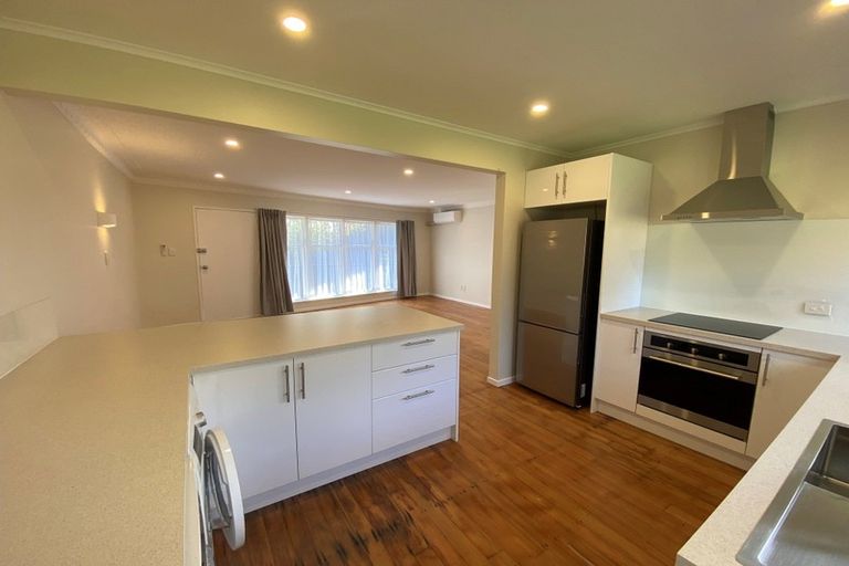 Photo of property in 3 Merchant Avenue, Te Atatu South, Auckland, 0610